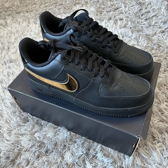 Nike Air Force 1 black metallic golden removable swoosh” - Picture 5 of 10